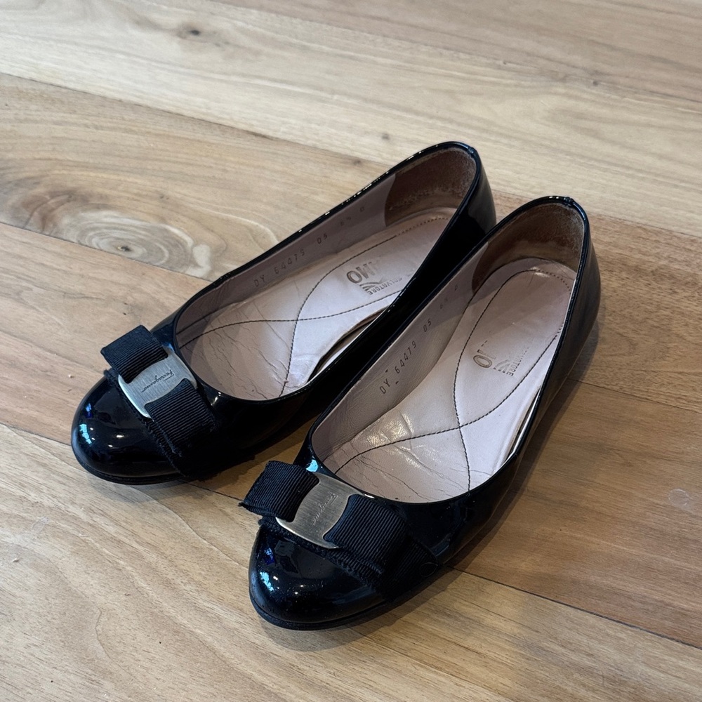Ferragamo Varina ballet flats size 6.5